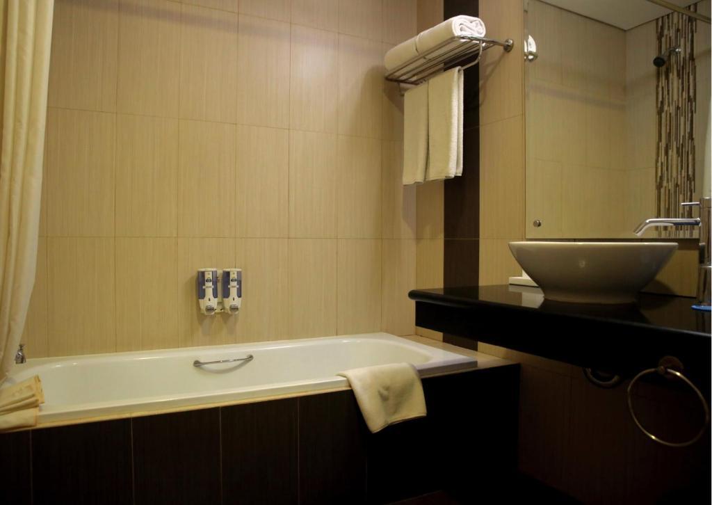 Days Hotel & Suites By Wyndham Jakarta Airport Tangerang Exterior foto