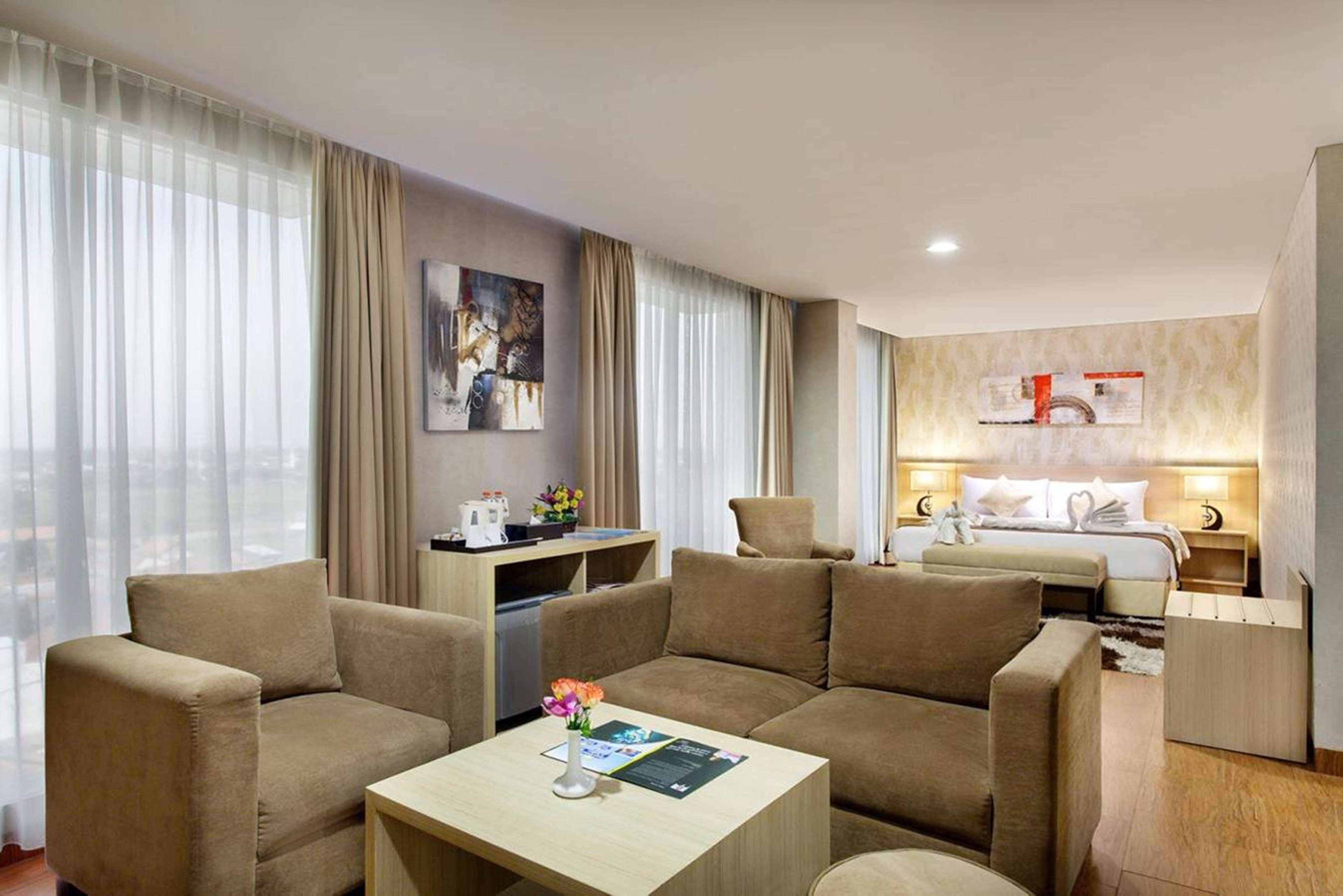 Days Hotel & Suites By Wyndham Jakarta Airport Tangerang Exterior foto