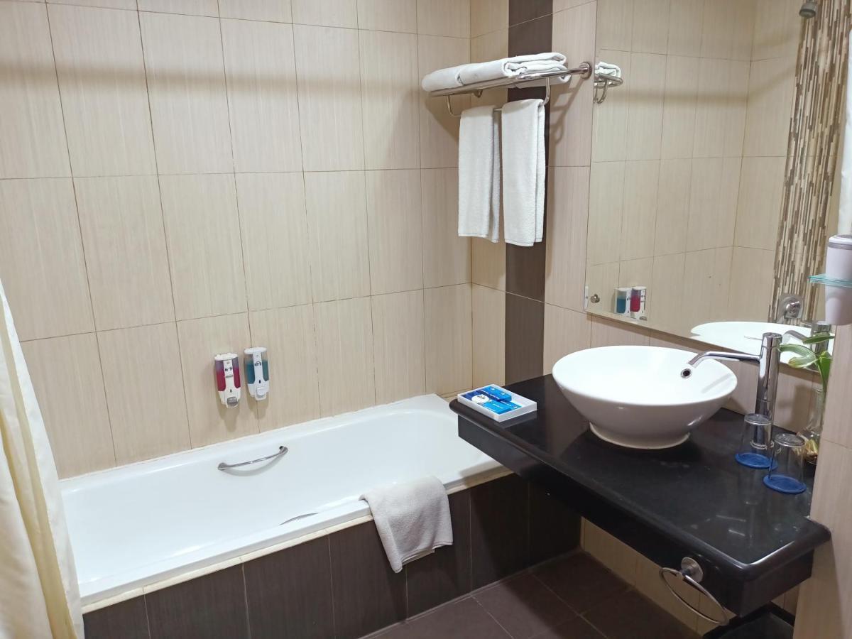 Days Hotel & Suites By Wyndham Jakarta Airport Tangerang Exterior foto